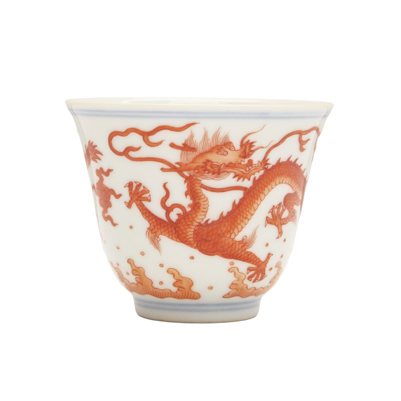清 礬紅彩雲龍戲珠紋盃 《大清咸豐年製》款 | A Chinese iron-red 'dragon' wine cup, Qing dynasty, Xianfeng mark - 图2