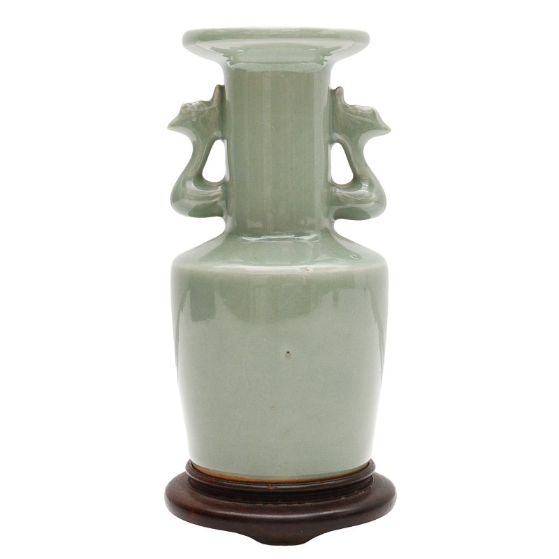 宋/明 龍泉窰青釉魚龍耳盤口瓶 | A Chinese Longquan celadon-glazed twin-handled vase, Song - Ming dynasty - 图3