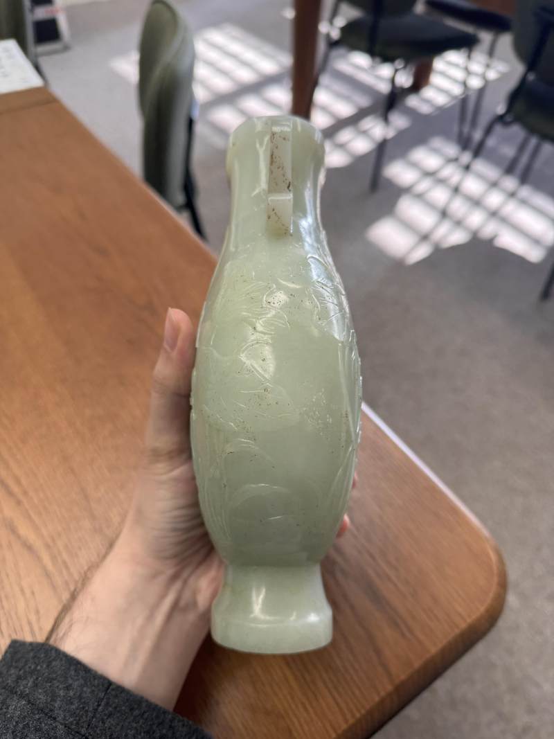 清乾隆 青玉雕蓮塘清趣圖瓶 | A fine Chinese celadon jade 'lotus pond' vase, Qing dynasty, Qianlong period - 图35