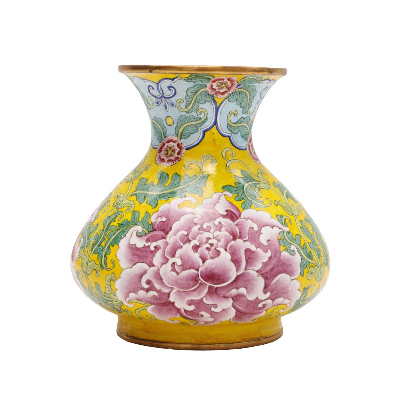 民國 銅胎畫琺瑯牡丹花卉紋瓶 《大清乾隆年製》款 | A Chinese painted enamel 'peonies' vase, Republic period, Qianlong mark - 图7