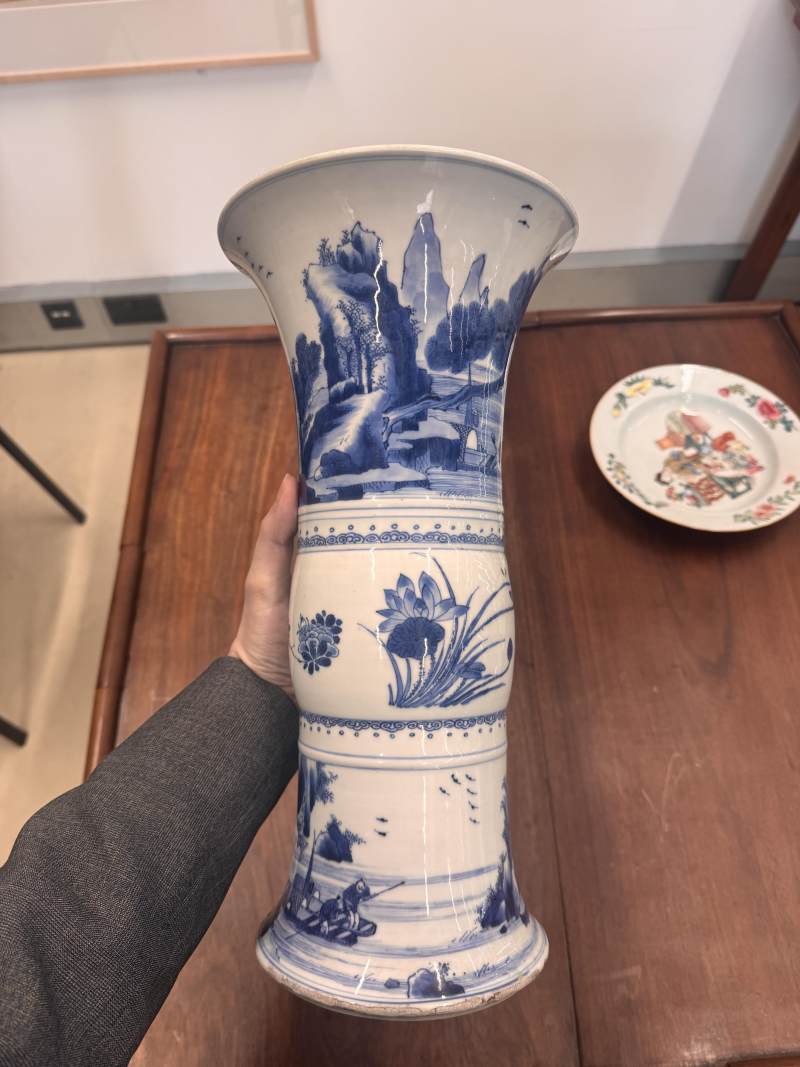 清康熙 青花山水人物圖花觚 | A Chinese blue and white 'gu' vase, Qing dynasty, Kangxi period - 图16