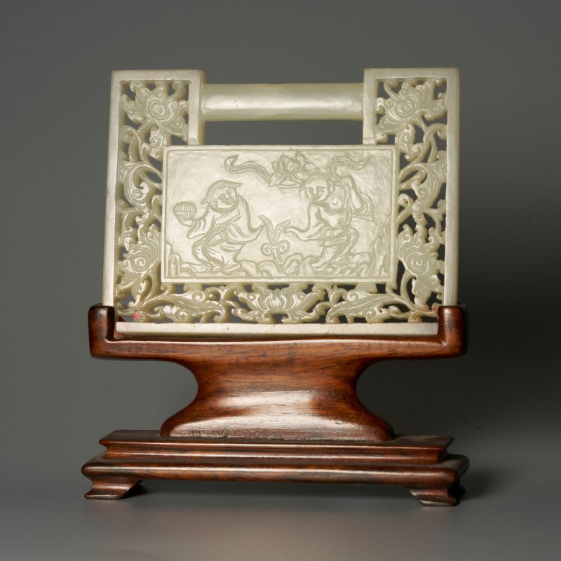 清十九世紀 白玉⌈玉堂富貴⌋牌 及座 | A WHITE JADE 'HEHE ERXIAN' PLAQUE - 图4
