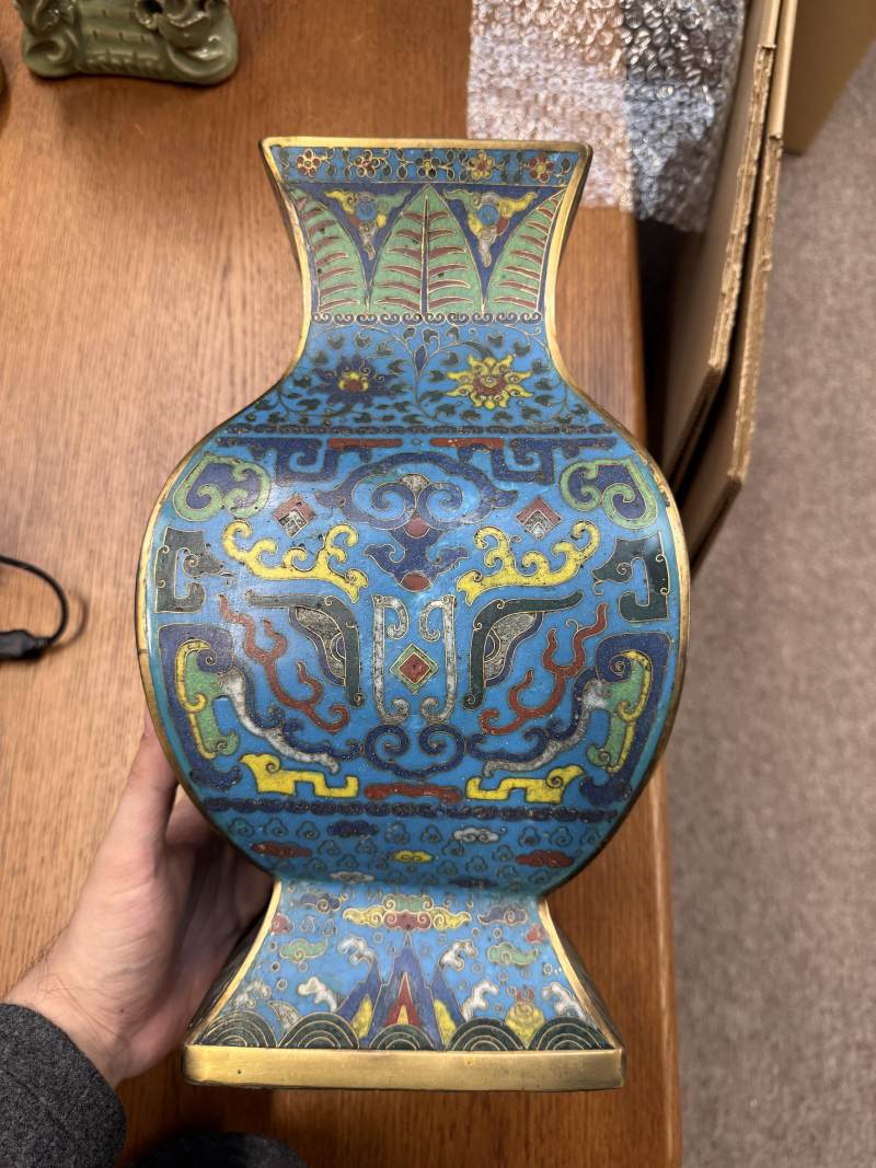 十七世紀 掐絲琺瑯掐絲掐絲銅鍍金饕餮紋方壺 | A fine Chinese cloisonné enamel and gilt-bronze 'taotie' vase, fanghu, Ming dynasty, 17th century - 图38