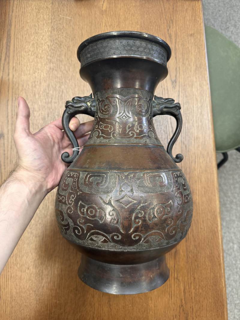 清十八/十九世紀 仿古青銅饕餮紋貫耳壺 | A Chinese archaistic bronze 'taotie' vase, hu, Qing dynasty, 18th/19th century - 图6