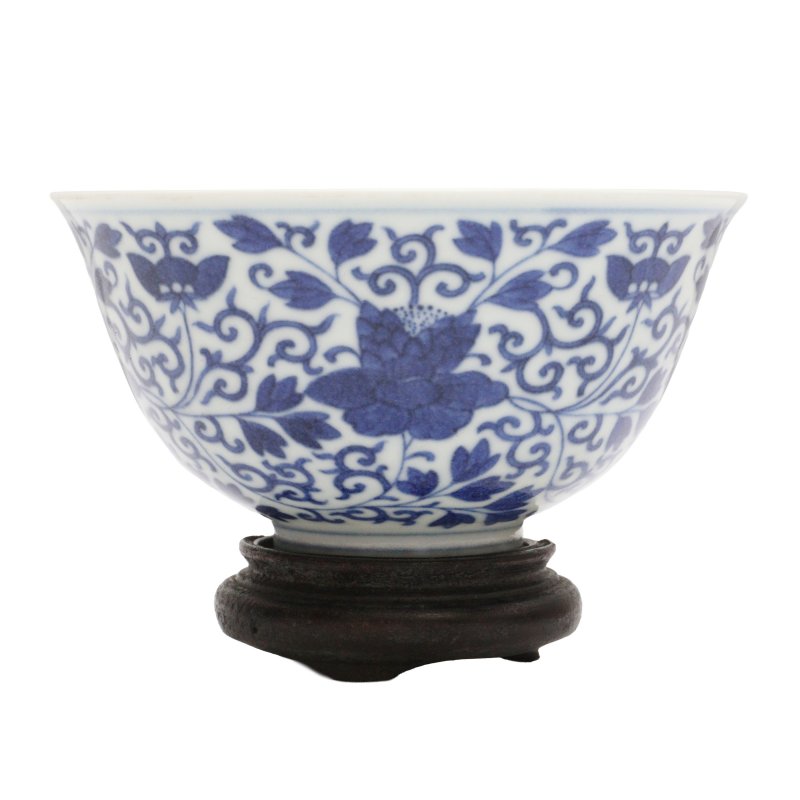 或為清道光 青花纏枝花卉紋盌《大清道光年製》款 | A Chinese blue and white 'floral' bowl, Daoguang mark and possibly of the period - 图12