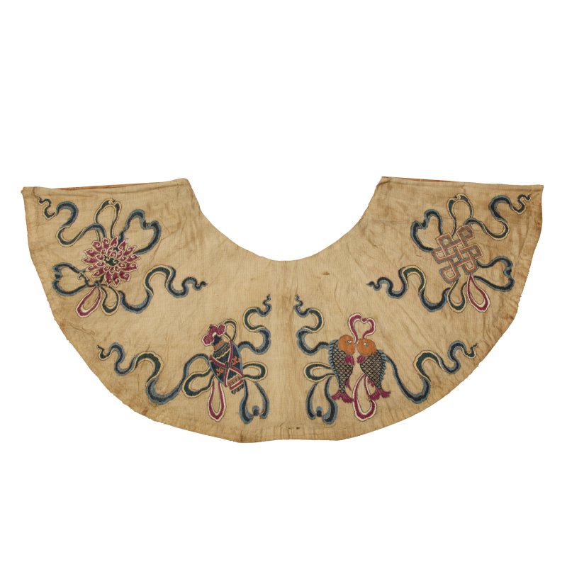 清乾隆 八吉祥紋掛屏 | A Chinese silk 'bajixiang' temple hanging, Qing dynasty, Qianlong period