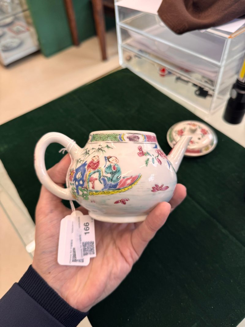 清乾隆 粉彩花卉紋蓋壼 | Santos Collection | A Chinese famille-rose 'floral' teapot, Qing dynasty, Qianlong period - 图19