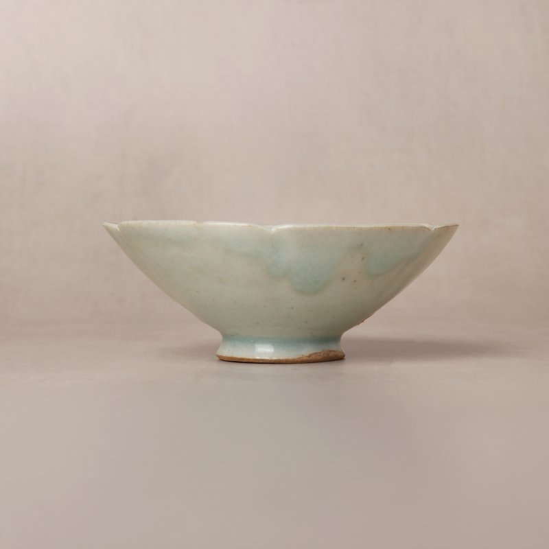 宋 青白釉花卉紋花口盃 | A rare Chinese Qingbai 'floral' foliate cup, Song dynasty - 图4