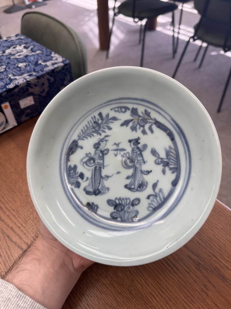明 青花仕女圖盤 | Santos Collection | A Chinese blue and white 'ladies' dish, Ming dynasty - 图3