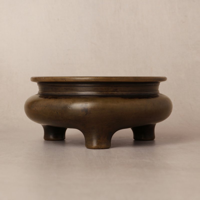 清十九世紀 三足銅爐 | A Chinese bronze tripod censer, Qing dynasty, 19th century