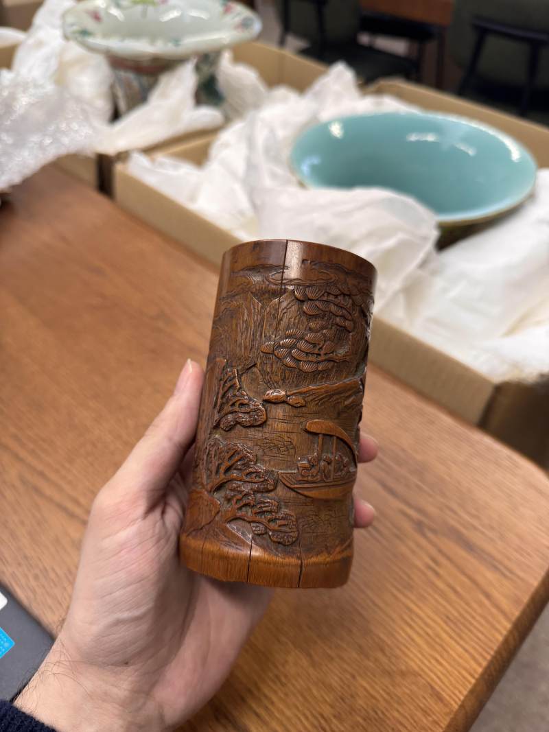 清十九世紀 竹雕山水人物圖筆筒 | A Chinese carved bamboo brushpot, Qing dynasty, 19th century - 图15