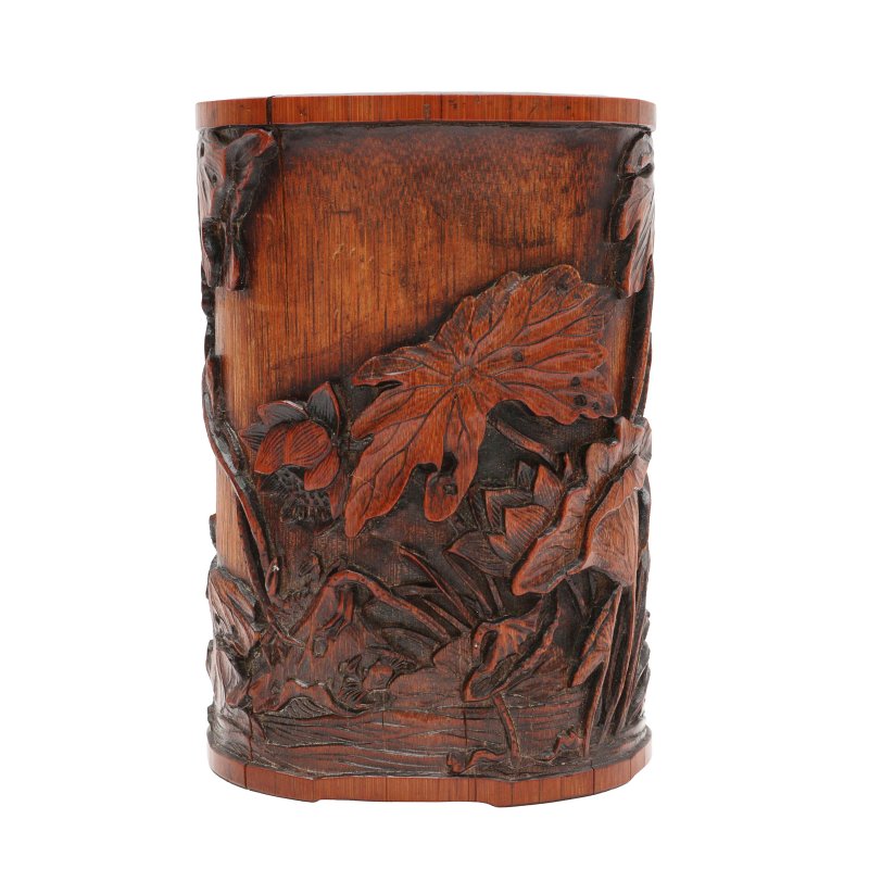 十九/二十世紀 竹雕蓮池圖筆筒 | A Chinese carved bamboo 'lotus pond' brush pot, 19th/20th century
