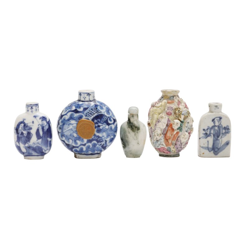 清 各式鼻煙壺一組五件 | Five Chinese snuff bottles, Qing dynasty - 图2
