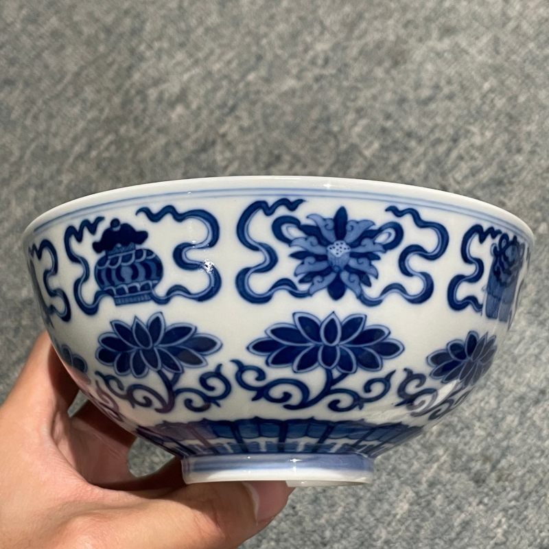 清光绪 青花缠枝莲托八宝纹碗 - 图10