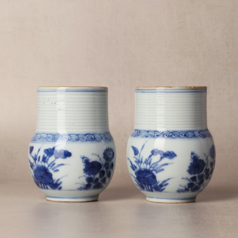 清康熙 青花荷塘圖馬克盃 | Santos Collection | A group of Chinese export blue and white 'lotus pond' mugs, Qing dynasty, Kangxi period - 图11