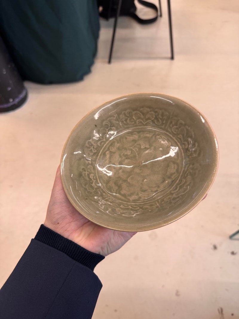 北宋 耀州窯青釉刻花牡丹紋盌 | Santos Collection | A Chinese Yaozhou celadon 'peony' bowl, Northern Song dynasty - 图4