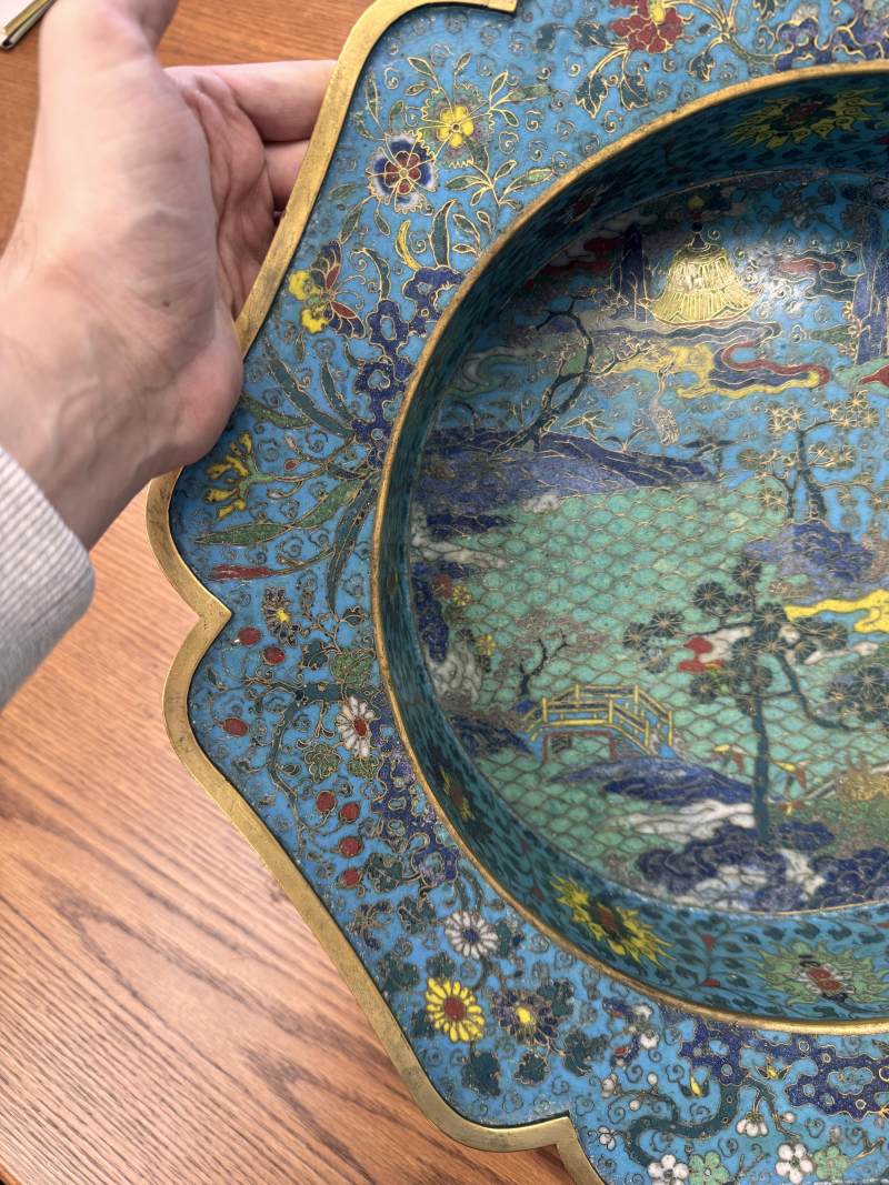 清十七/十八世紀 掐絲琺瑯銅胎鎏金亭台樓閣圖折沿葵口盆 | A fine Chinese cloisonné enamel and gilt-bronze 'pavilion' basin, Qing dynasty, 17th/18th century - 图13