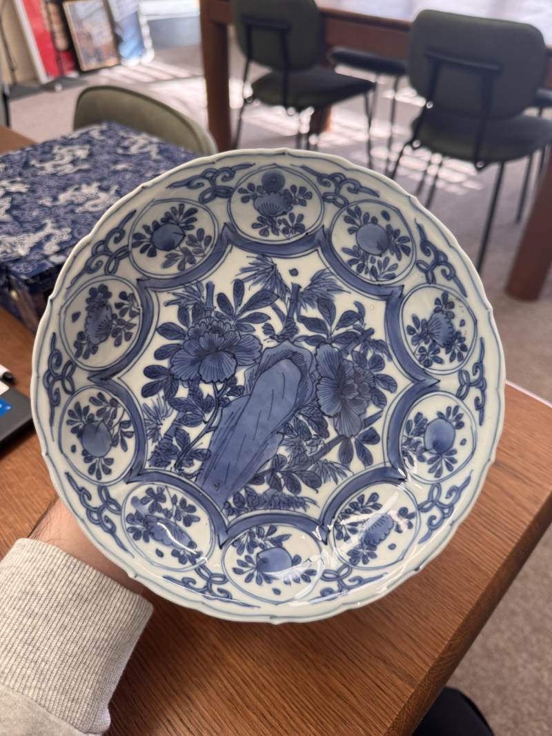 明 青花克拉克花卉紋盤 | Santos Collection | A Chinese blue and white 'Kraak' dish, Ming dynasty - 图8