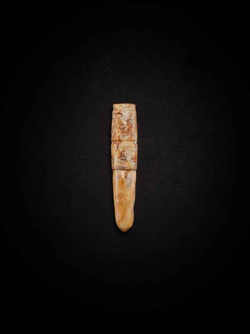 新石器時代　良渚文化　玉錐形器 | A JADE TUBULAR ORNAMENT - 图1