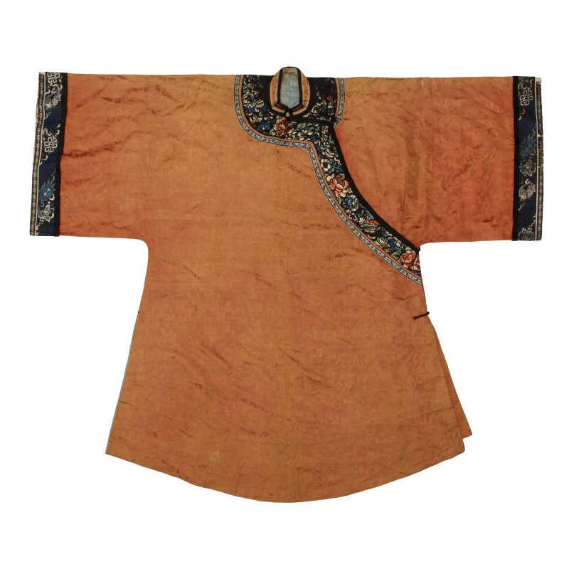 清 紅地緙絲花卉紋夾袍 | A Chinese silk 'floral' robe, Qing dynasty