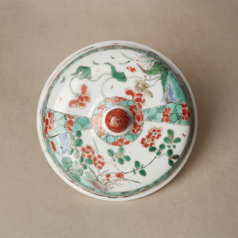 清康熙 五彩花卉圖蓋罐 | A Chinese famille-verte double-handled 'floral' pot and cover, Qing dynasty, Kangxi period - 图4