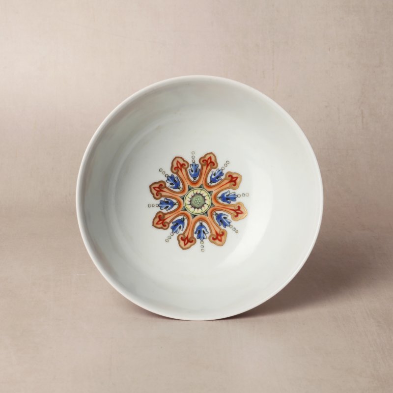 清道光 胭脂紅地軋道開光粉彩花卉紋盌 《大清道光年製》款 | Santos Collection | A fine Chinese ruby-ground sgraffiato 'medallion' bowl, Qing dynasty, Daoguang mark and period - 图16