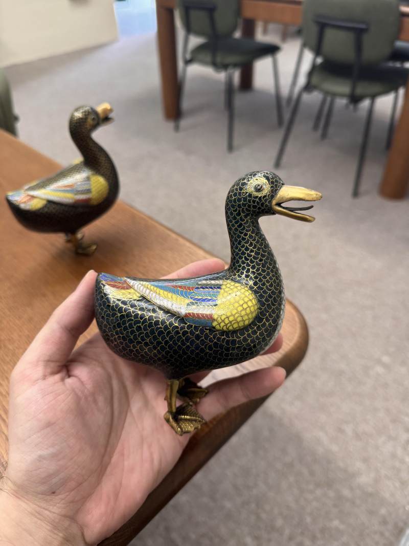 清十八世紀 掐絲琺瑯銅鍍金寶鴨像一對 | A pair of Chinese cloisonné enamel and gilt-bronze duck figures, Qing dynasty, 18th century - 图16