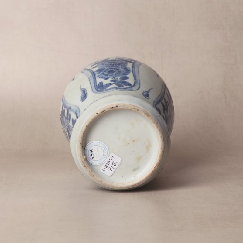 明十六世紀 青花花卉紋梅瓶 | Santos Collection | A Chinese blue and white 'floral' vase, meiping, Ming dynasty, 16th century - 图14