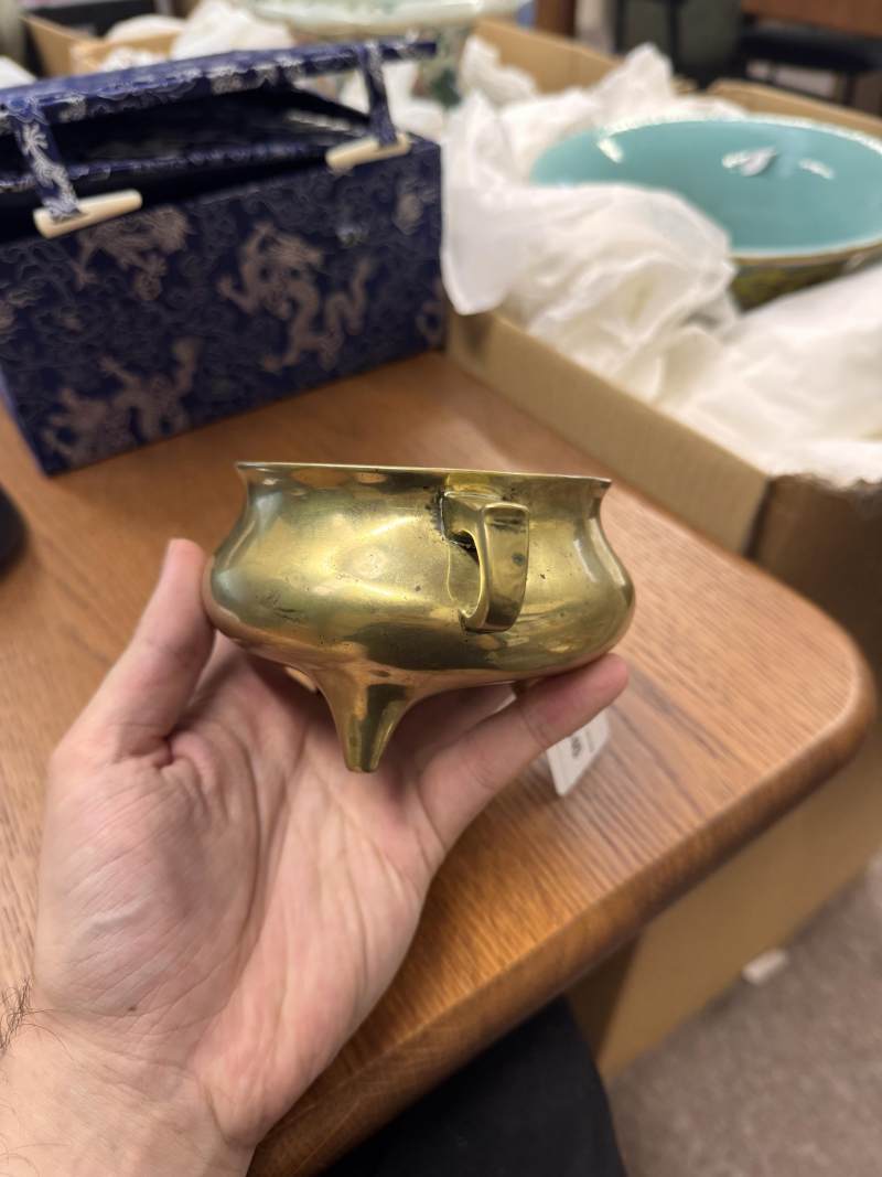 清十八/十九世紀 銅鎏金壓經三足爐《宣德》款 | A Chinese polished bronze tripod censer, Qing dynasty, 18th/19th century - 图9