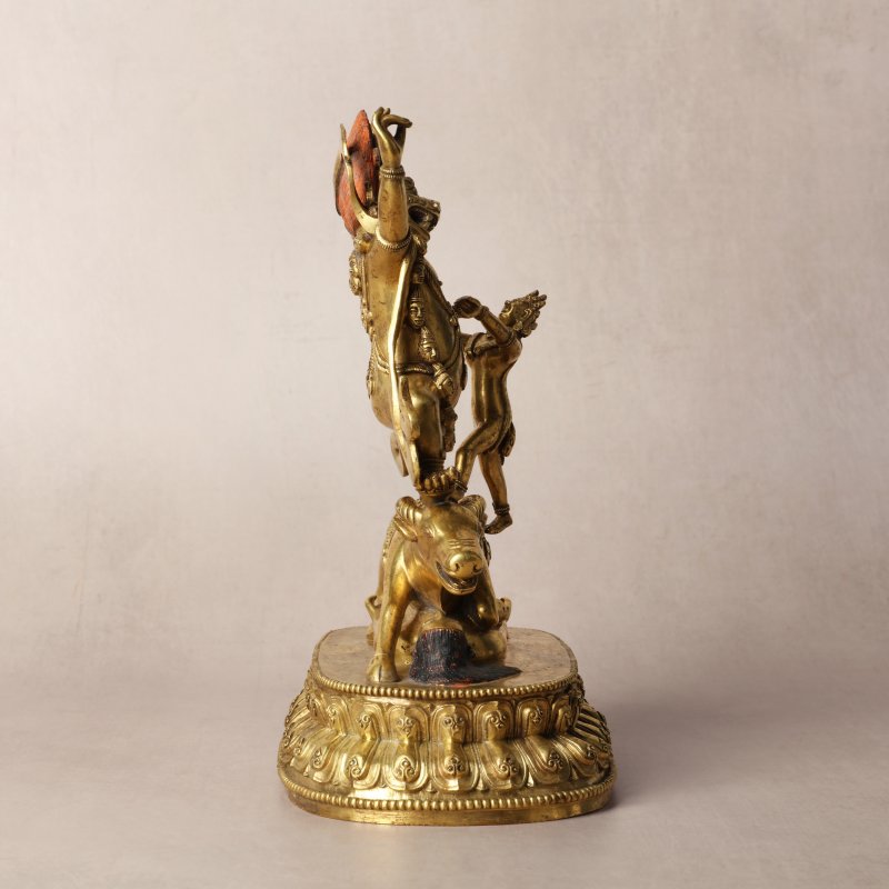 清十八世紀 漢藏銅鍍金閻摩法王立像 | A fine Sino-Tibetan gilt-bronze figure of Yama Dharmaraja and Yami, Qing dynasty, 18th century - 图20