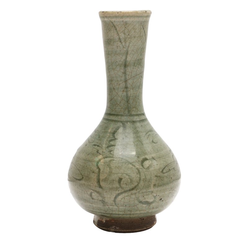 明 龍泉窰青釉刻花紋瓶 | A Chinese Longquan celadon-glazed incised vase, Ming dynasty - 图2
