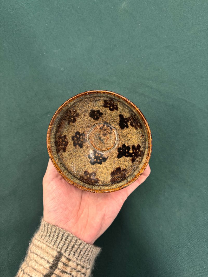 南宋 吉州窰剪紙貼花梅花紋盌 | Santos Collection | A fine Chinese Jizhou 'papercut' 'prunus' bowl, Southern Song dynasty - 图10