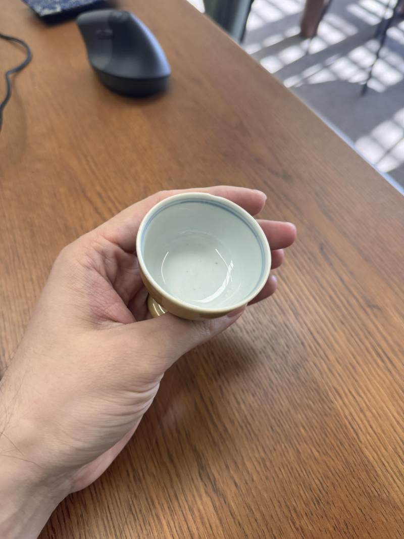 清康熙 米醬釉高足盃 | Santos Collection | A Chinese cafe-au-lait-glazed stem cup, Qing dynasty, Kangxi period - 图3