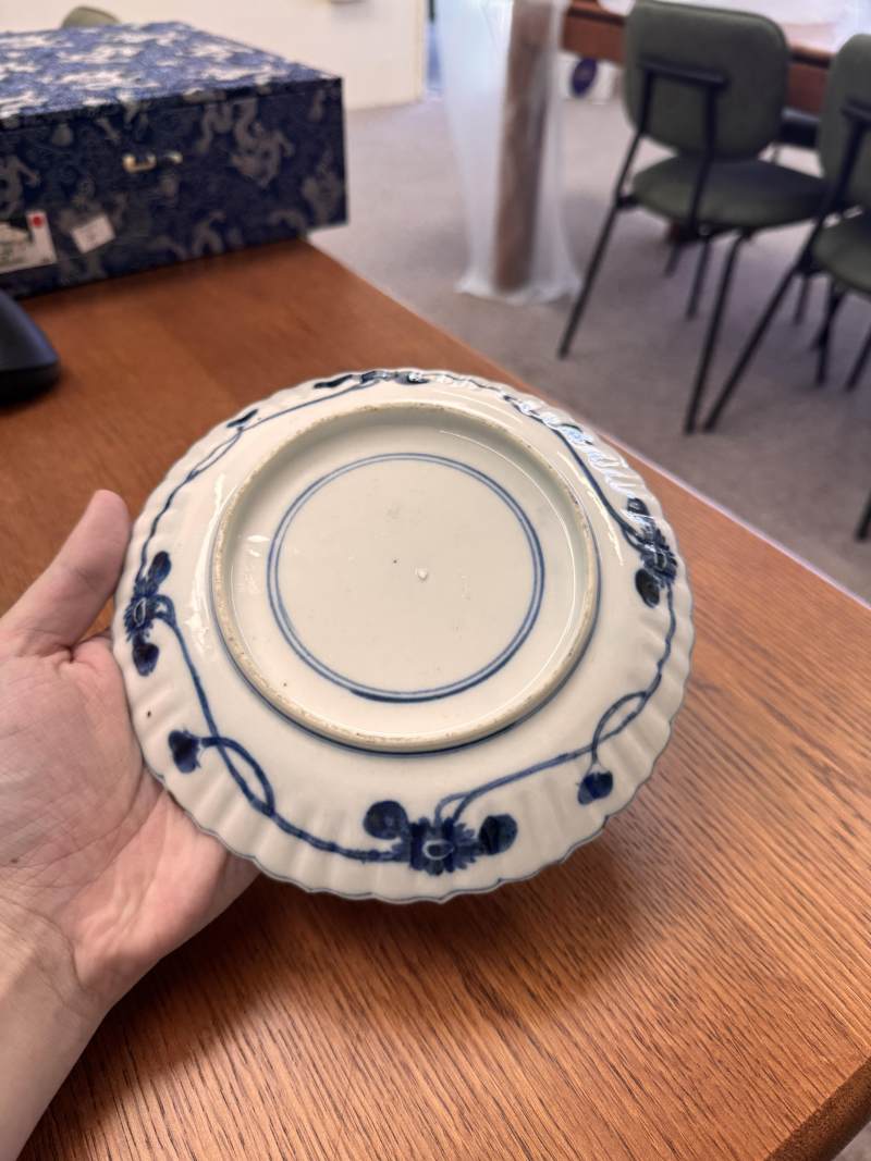 明天啟 青花古染付瑞兔圖菱花口盤 | Santos Collection | A Chinese blue and white kosometsuke 'hare' foliate dish, Ming dynasty, Tianqi period - 图6