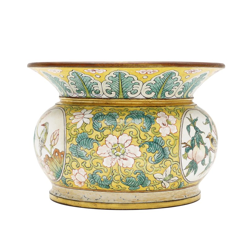 十九/二十世紀 畫琺瑯花鳥圖渣斗  《大清乾隆年製》款 | A Chinese painted enamel 'birds and flowers' spittoon, zhadou, 19th/20th century - 图4
