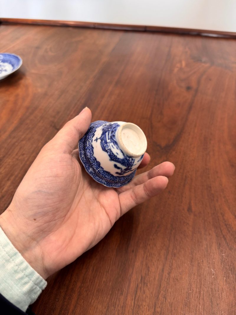 清雍正 漿胎青花山水圖盃及小盤 | Santos Collection | A rare Chinese export soft paste 'landscape' cup and saucer, Qing dynasty, Yongzheng period - 图18