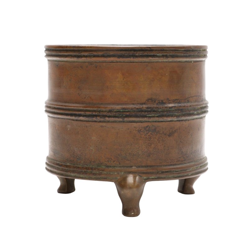 二十世紀 銅三足爐《大明宣德年製》款 | A Chinese bronze tripod censer, , 20th century, Xuande mark