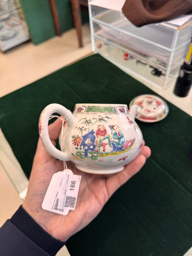 清乾隆 粉彩花卉紋蓋壼 | Santos Collection | A Chinese famille-rose 'floral' teapot, Qing dynasty, Qianlong period - 图20