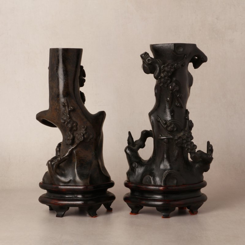 明末至清初 十七世紀 銅臘梅紋瓶一對 | A pair of Chinese bronze 'prunus' vases, late Ming-early Qing dynasty, 17th century - 图23