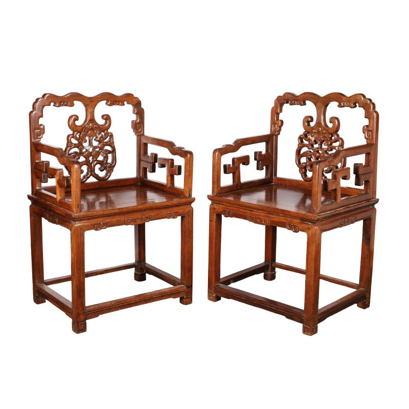 清十九世紀 紅木雕蝙蝠壽桃紋靠背椅一對 | A pair of Chinese hongmu 'bat and peach' armchairs, 19th century