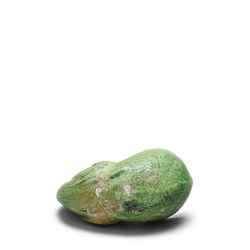唐 綠釉迦樓羅角杯 | A GREEN-GLAZED 'GARUDA' RHYTON - 图2