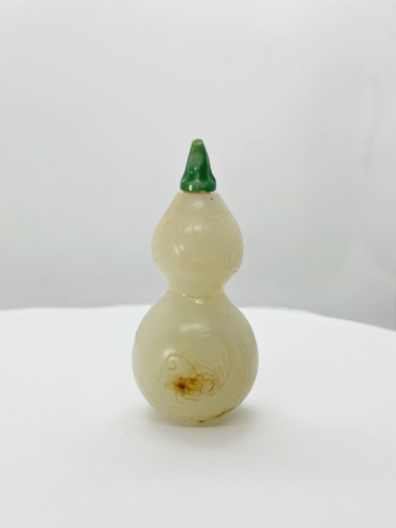 晚清 白玉匏形、黃玉鋪首銜環鼻煙壺二件 | A WHITE JADE 'DOUBLE GOURD' AND A YELLOW JADE SNUFF BOTTLE - 图12