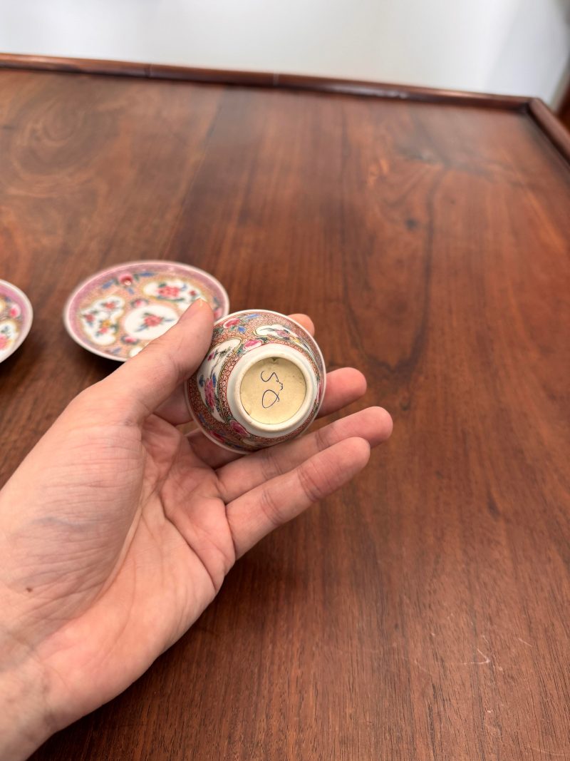 清雍正 外銷花卉紋薄胎盃及小盤兩對 | A pair of Chinese 'eggshell' famille-rose ‘floral’ cups and saucers, Qing dynasty, Yongzheng period - 图20