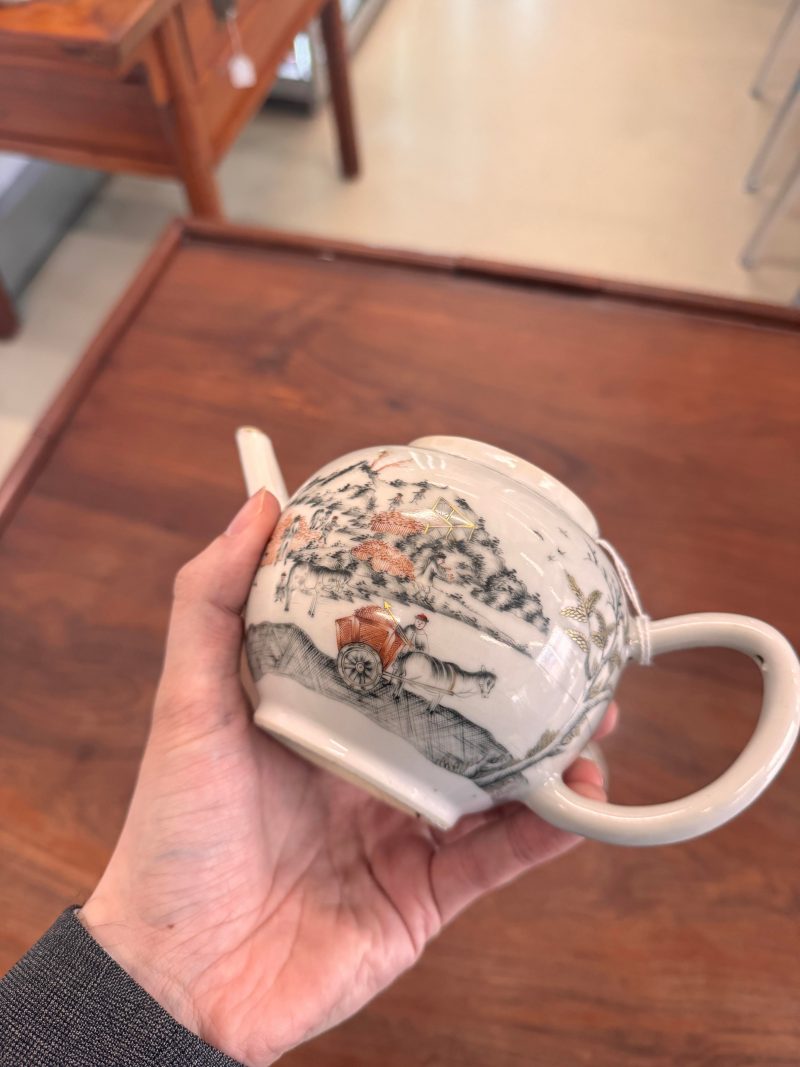 清乾隆 墨彩高粱收穫圖蓋壺 | Santos Collection | A rare Chinese export en-grisaille 'sorghum harvesting' teapot, Qing dynasty, Qianlong period - 图8