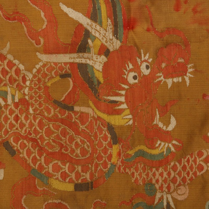 明萬曆 織錦雲龍紋軍儀大旗 | A Chinese silk brocade 'dragon' panel fragment, Ming dynasty, Wanli period - 图2