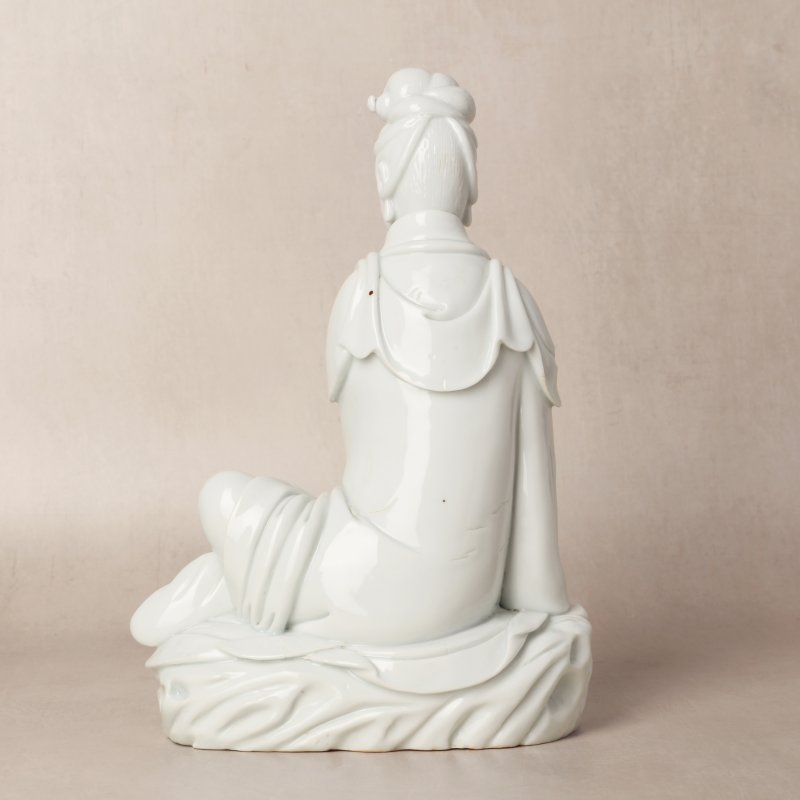 清十九世紀 德化白釉觀音立像 | Santos Collection | A Chinese Dehua figure of Guanyin, Qing dynasty, 19th century - 图4