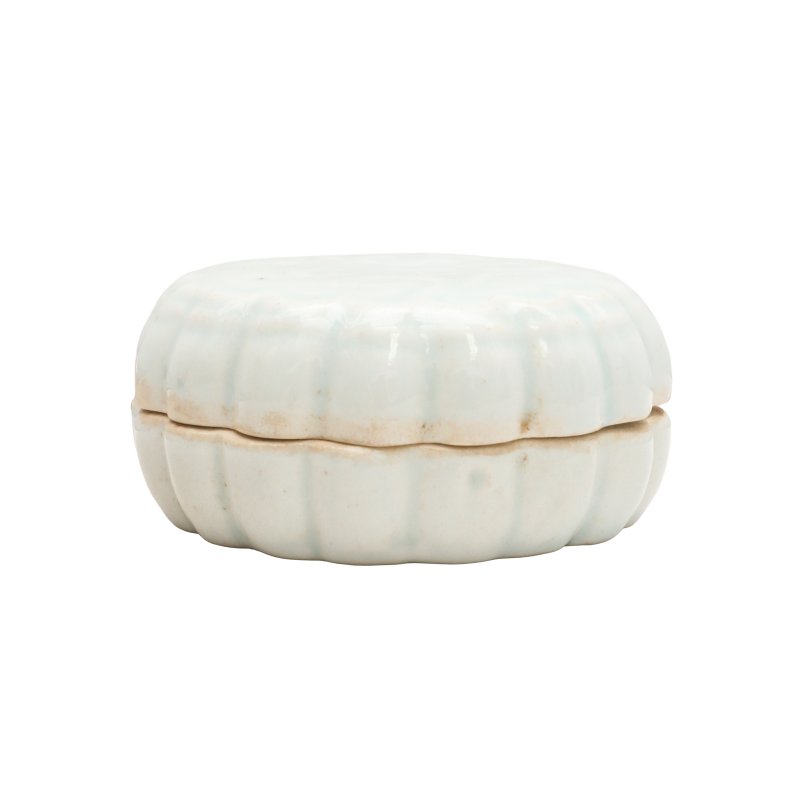 宋 青白釉印花花卉紋蓋盒 | A Chinese Qingbai moulded 'floral' box and boxer, Song dynasty - 图2