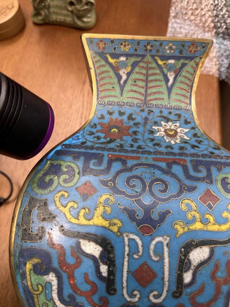 十七世紀 掐絲琺瑯掐絲掐絲銅鍍金饕餮紋方壺 | A fine Chinese cloisonné enamel and gilt-bronze 'taotie' vase, fanghu, Ming dynasty, 17th century - 图9