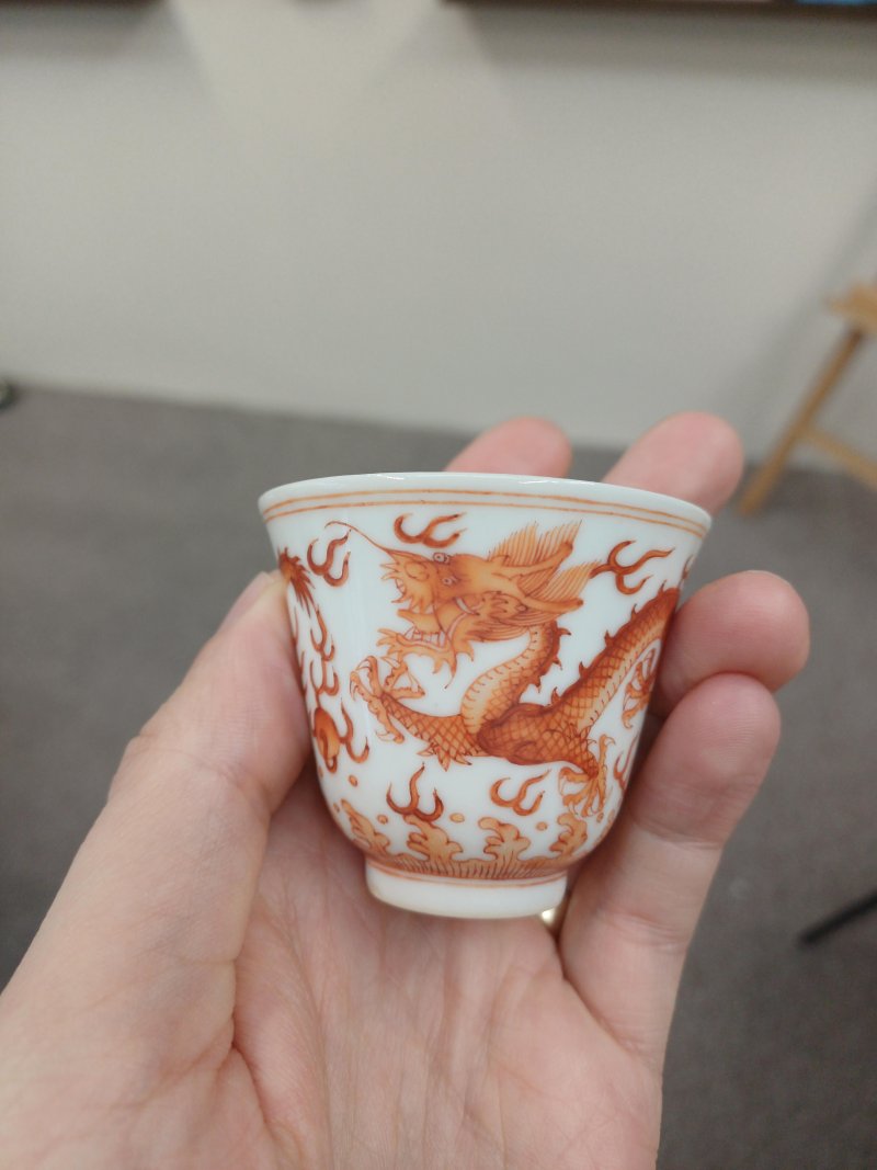 清光緒 礬紅彩龍紋酒盃一對 《大清光緒年製》款 | Santos Collection | A pair of Chinese iron-red-decorated 'dragon' wine cups, Qing dynasty, Guangxu marks and period - 图6