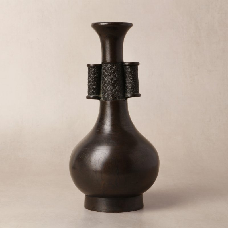 明 銅錯銀貫耳壺 | A Chinese bronze and silver-inlaid 'arrow' vase, Ming dynasty